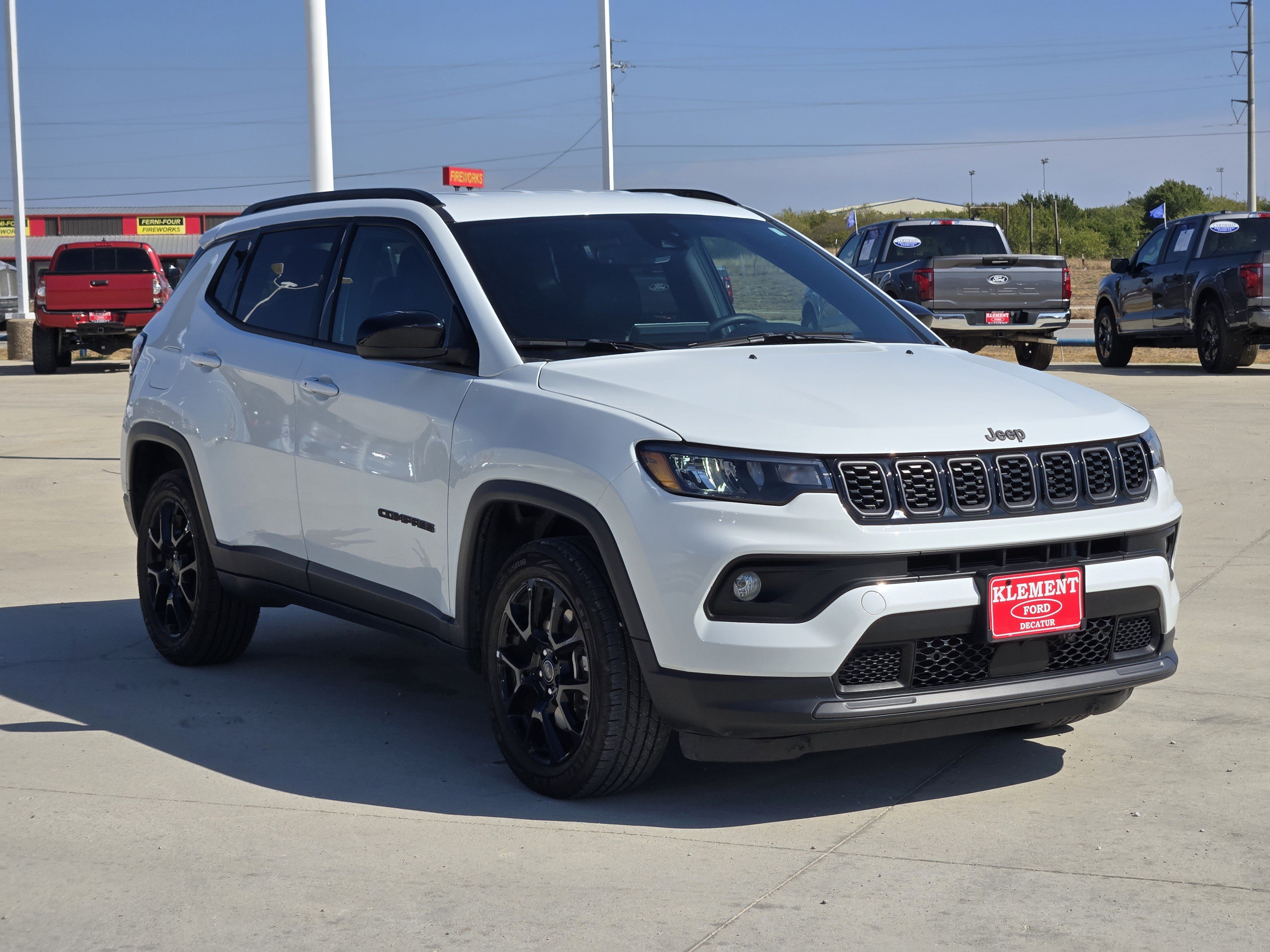 Used 2025 Jeep Compass Latitude w/ Convenience Group AWD/4WD image 3