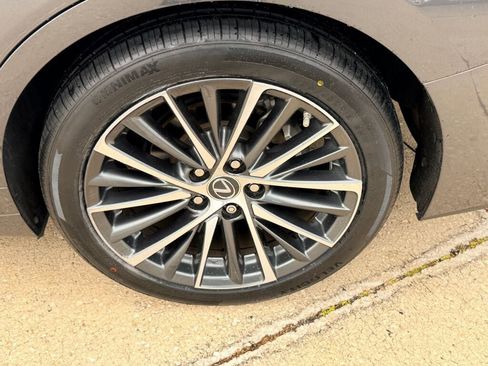 Certified 2023 Lexus ES 350 w/ Premium Package image 9