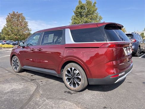 Used 2024 Kia Carnival EX image 8