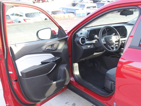 New 2026 Chevrolet Trax LT image 8