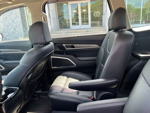 Used 2022 Kia Telluride EX w/ EX Premium Package image 11