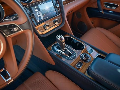 Used 2019 Bentley Bentayga image 30