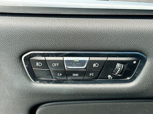 Used 2022 BMW X7 xDrive40i w/ Premium Package AWD/4WD image 10