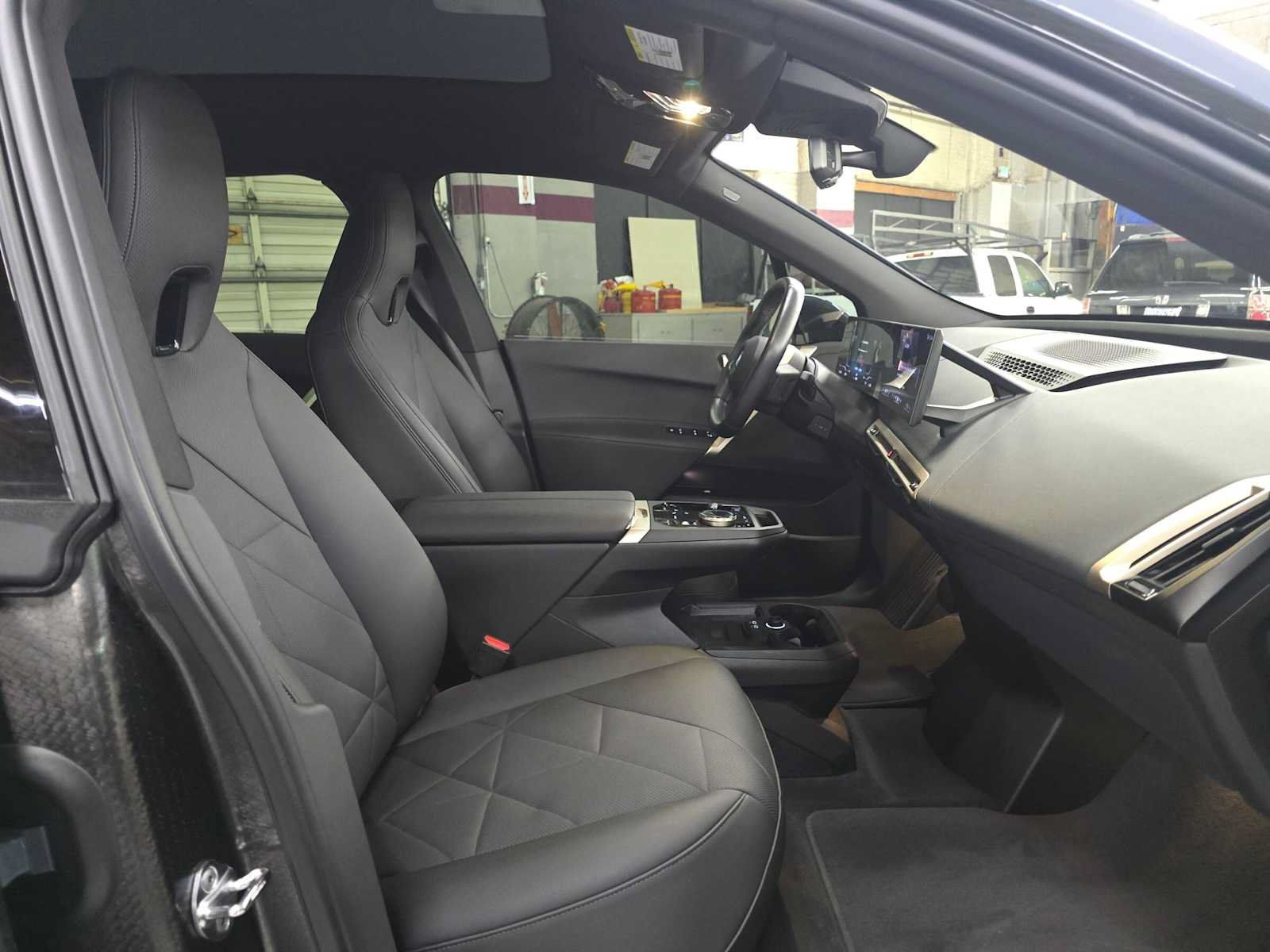 Used 2024 BMW iX xDrive50 w/ Sport Package AWD/4WD image 10