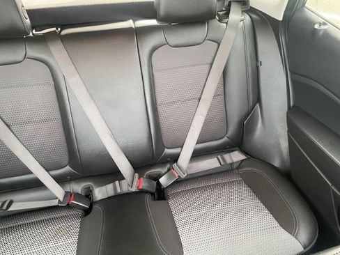 Used 2025 Chevrolet Trax LT w/ LT Convenience Package image 38