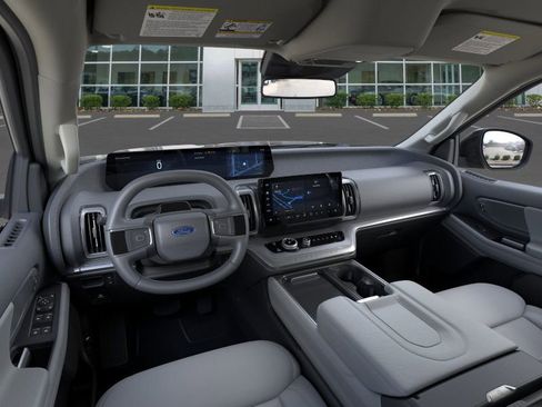 New 2026 Ford Expedition Active image 9