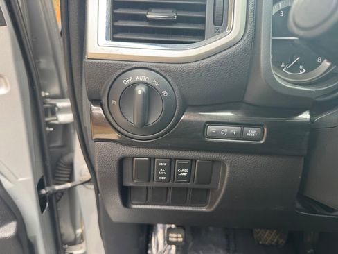 Used 2018 Nissan Titan SV w/ SV Convenience Package image 23