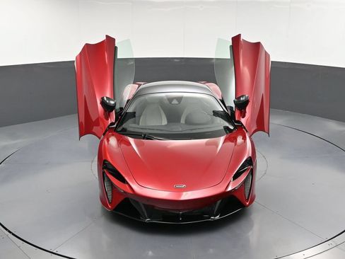 Used 2024 McLaren Artura RWD image 27