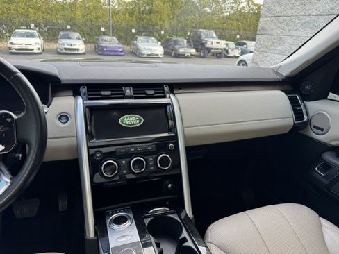 Used 2019 Land Rover Discovery HSE image 26