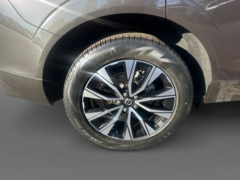 Used 2024 Volvo XC60 B5 Core image 10
