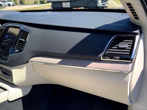 Certified 2023 Volvo XC90 B6 Plus w/ Protection Package image 17