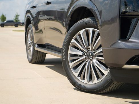 Certified 2025 INFINITI QX80 Luxe AWD/4WD image 2
