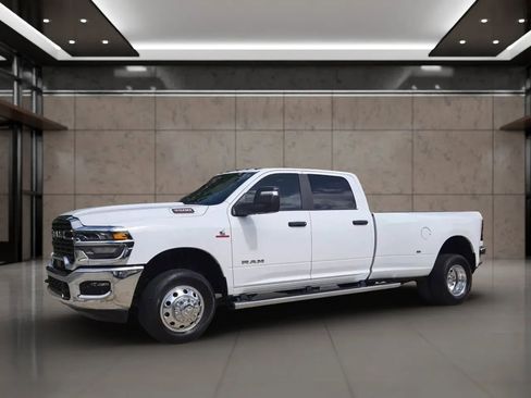 Used 2025 RAM 3500 Big Horn AWD/4WD image 29