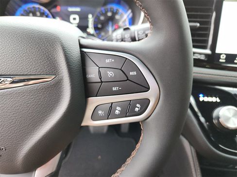 New 2026 Chrysler Pacifica Pinnacle image 32