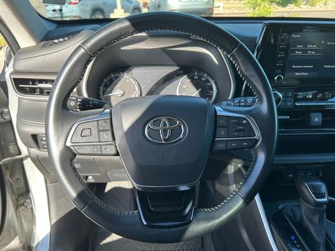 Used 2021 Toyota Highlander XLE AWD/4WD image 15