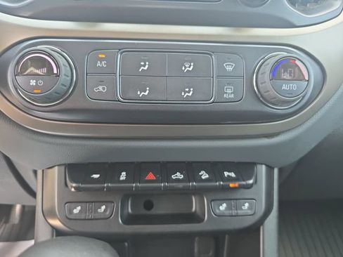 Used 2022 Chevrolet Colorado Z71 AWD/4WD image 24