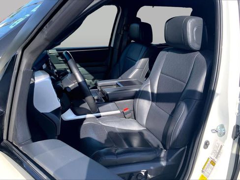 Used 2024 Toyota Tundra Platinum AWD/4WD image 7