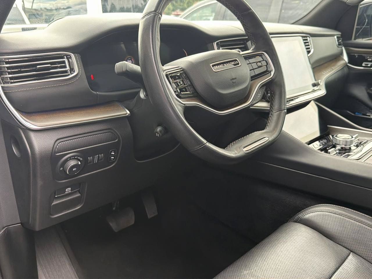 Used 2024 Jeep Grand Wagoneer L 4WD image 20