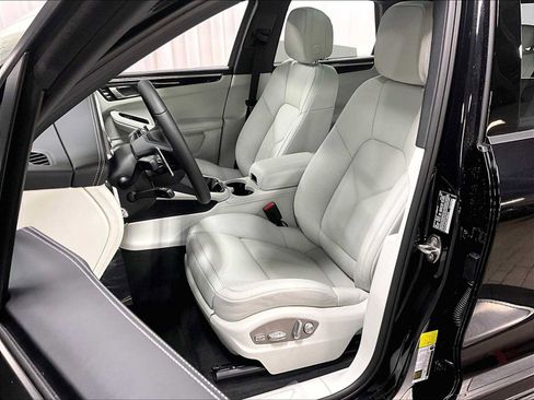 New 2026 Porsche Macan image 5