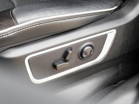 Used 2023 RAM 1500 Laramie AWD/4WD image 48
