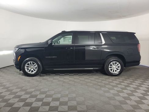 New 2026 Chevrolet Suburban LT image 7