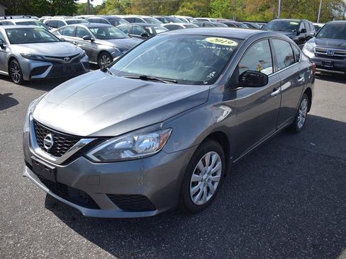 Used 2019 Nissan Sentra S w/ Exterior Package image 4