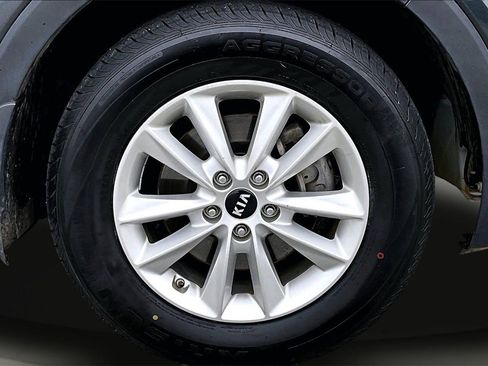 Used 2020 Kia Sorento LX image 32