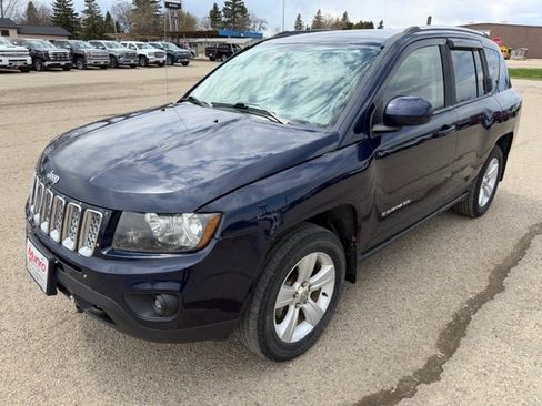 Used 2014 Jeep Compass Latitude AWD/4WD image 3