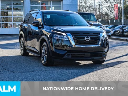 Used 2025 Nissan Pathfinder SV image 5