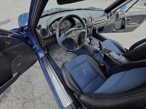 Used 1999 MAZDA MX-5 Miata RWD image 17