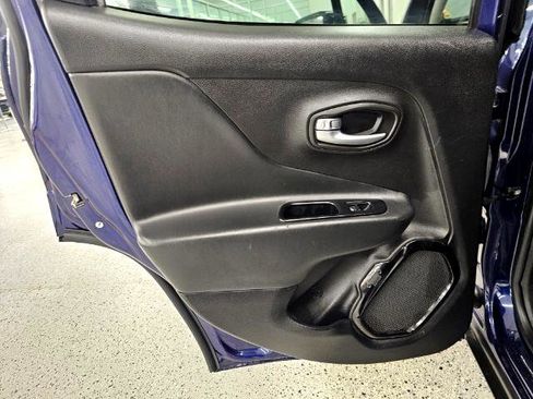 Used 2018 Jeep Renegade Altitude image 24