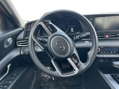Used 2023 Hyundai Elantra SEL image 12