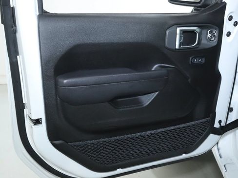 Used 2024 Jeep Gladiator Sport AWD/4WD image 15