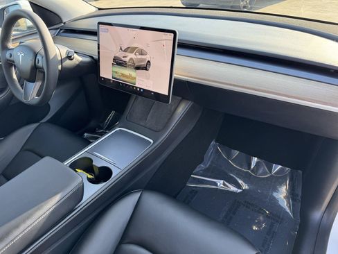Used 2023 Tesla Model Y AWD image 7