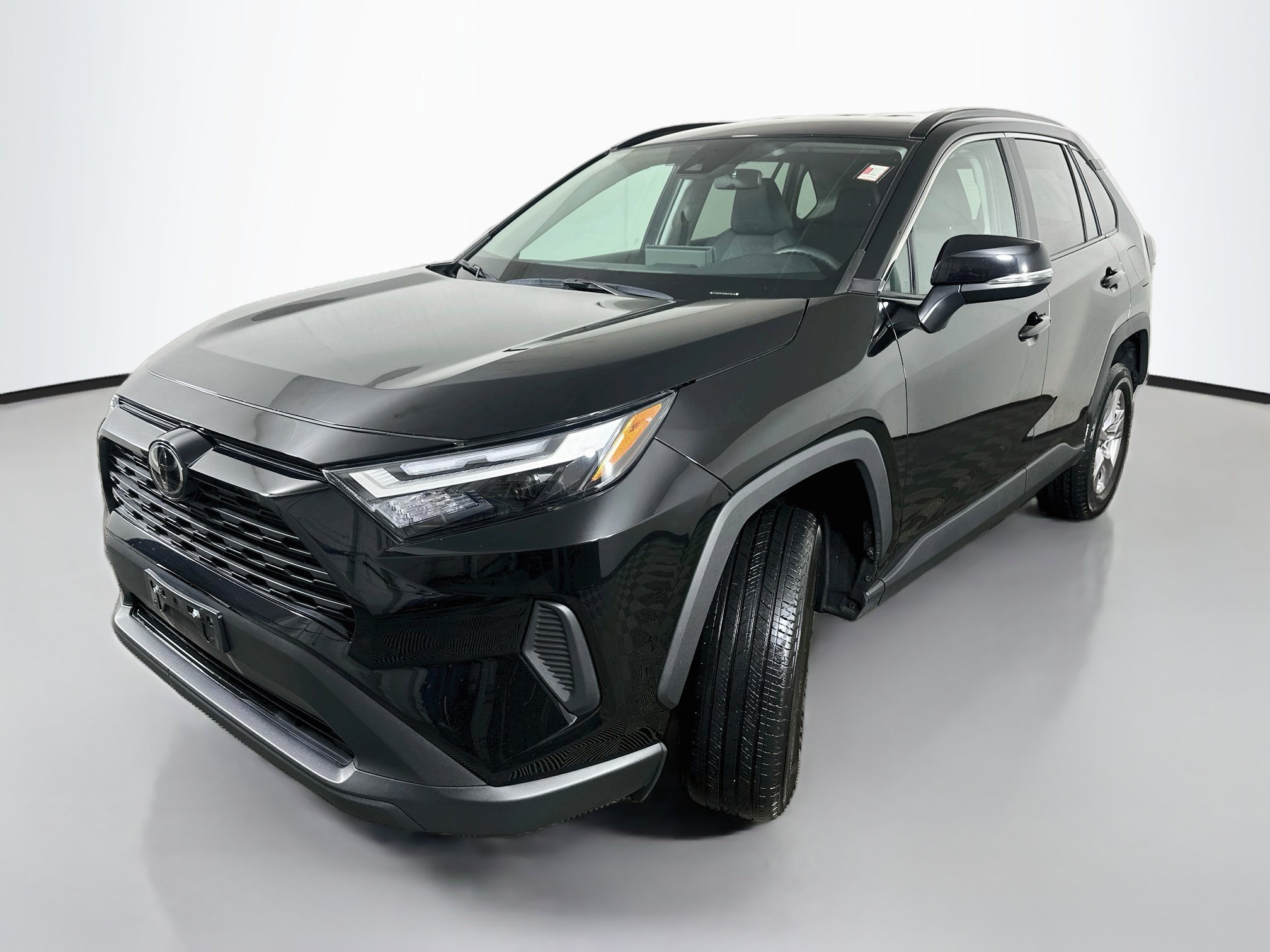 Used 2025 Toyota RAV4 XLE FWD image 3