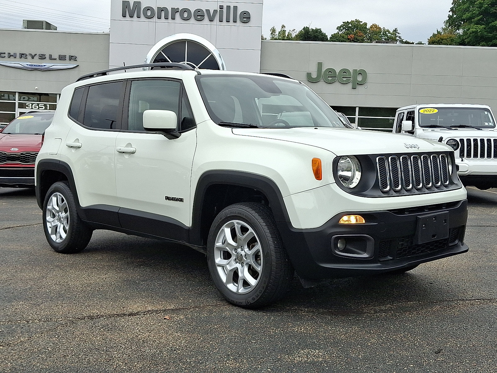 Certified 2018 Jeep Renegade Latitude AWD/4WD image 3