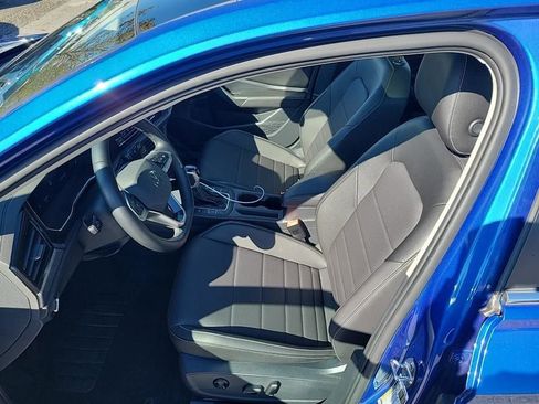 Used 2023 Volkswagen Jetta SE w/ Panoramic Sunroof Package image 37