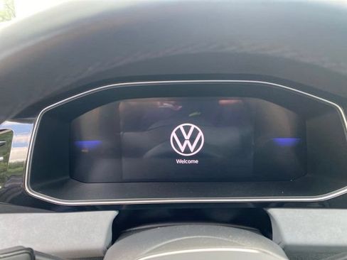 Used 2025 Volkswagen Jetta SE FWD image 20