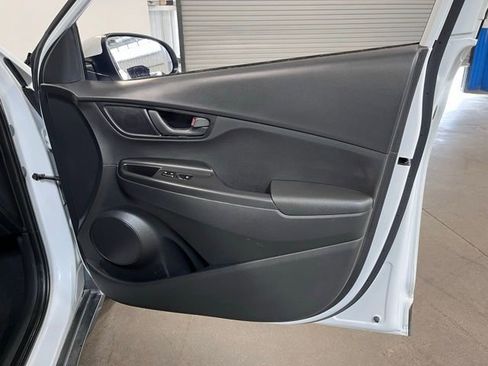 Used 2019 Hyundai Kona SE w/ Cargo Package image 12
