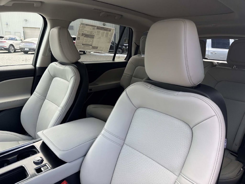 New 2027 Lincoln Aviator 2WD image 22