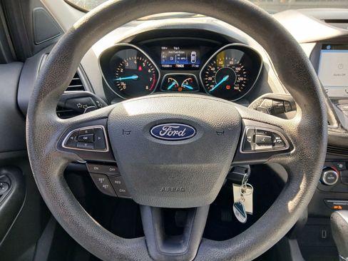 Used 2017 Ford Escape SE w/ Equipment Group 201A FWD image 10