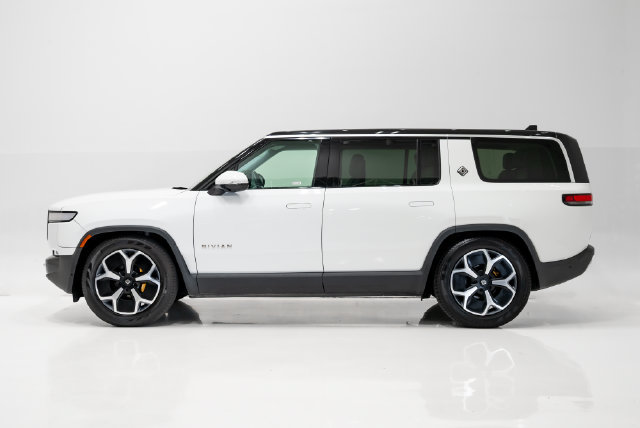 Used 2024 Rivian R1S Adventure Quad AWD/4WD image 25