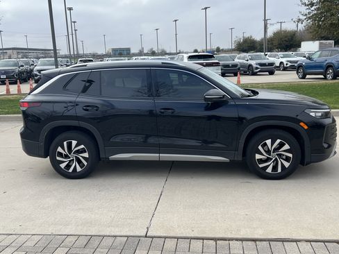 Used 2025 Volkswagen Tiguan S image 11