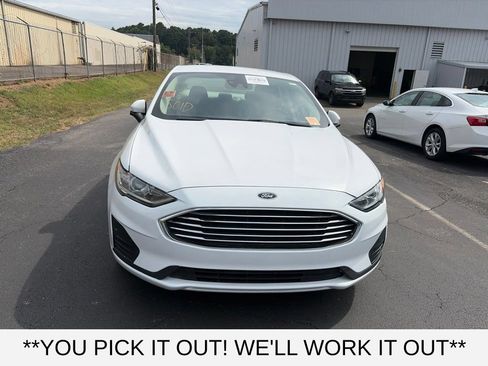 Used 2019 Ford Fusion SE FWD image 2