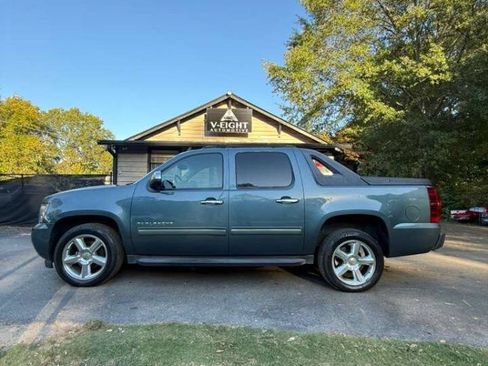 Used 2012 Chevrolet Avalanche LS RWD image 3