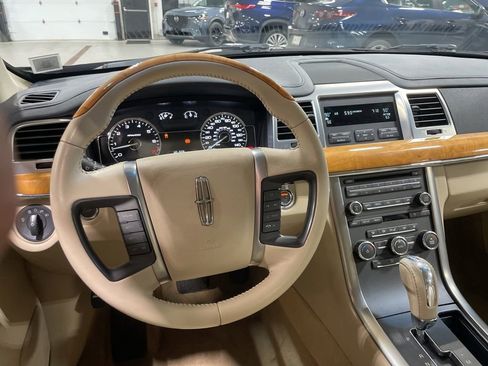 Used 2009 Lincoln MKS image 17