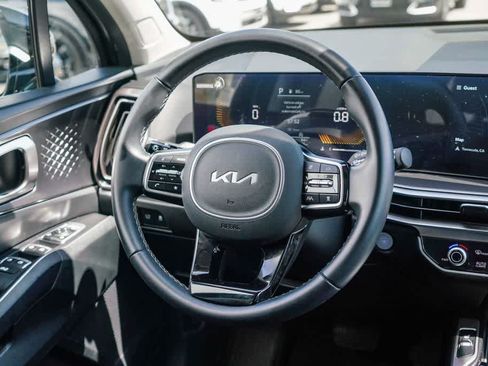 Certified 2025 Kia Sorento EX w/ Panoramic Sunroof Package AWD/4WD image 14