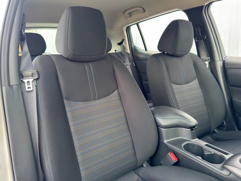 Used 2025 Nissan Leaf S image 31