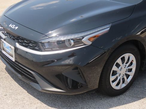 Used 2024 Kia Forte LX FWD image 3