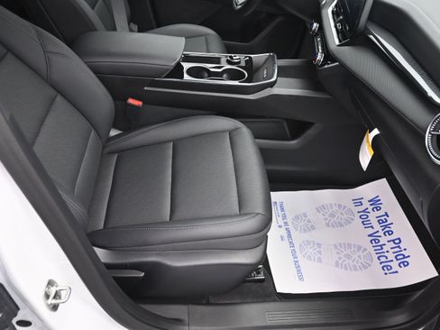 Used 2026 Chevrolet Equinox LT w/ Convenience Package II FWD image 33